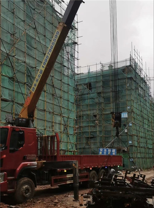 慈利县“慢工细活”—— 吊车的 “微动控制” 技术