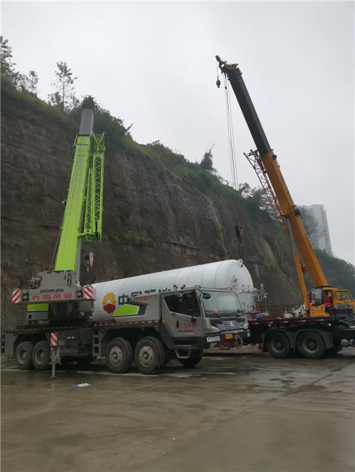 慈利县“不怕风雨冻”—— 吊车的 “恶劣环境适应” 技术